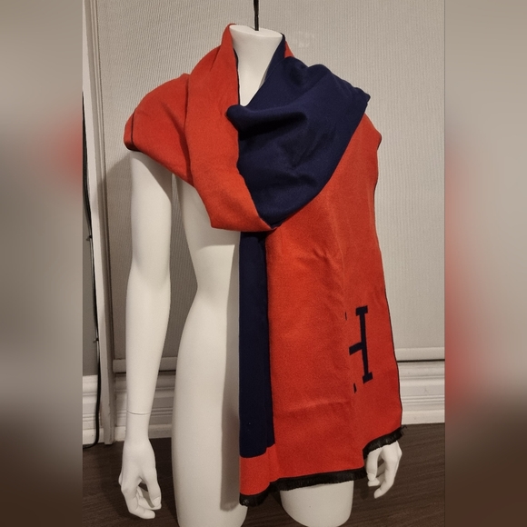 Scarf - Picture 1 of 2